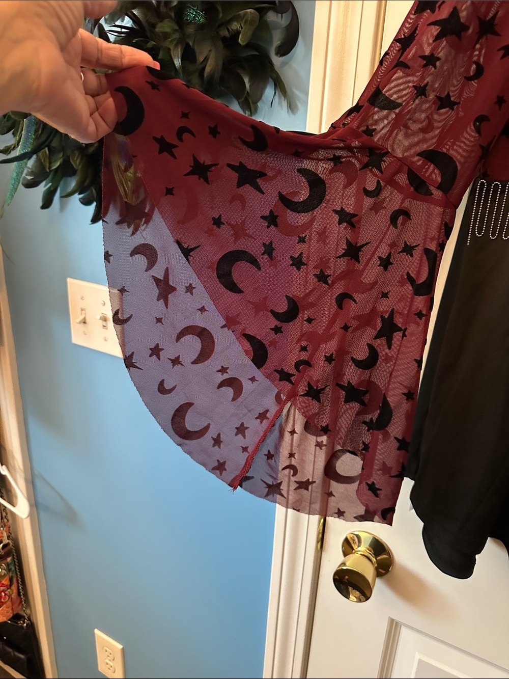 EUC Boho Moon & Star V-Neck Tunic in Burgundy and Black Sz 2X ⭐️ 🌙 ⭐️ - Picture 4 of 11